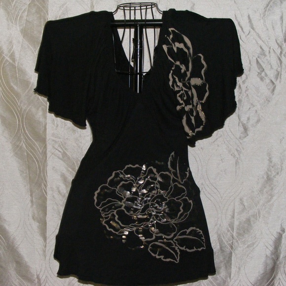 Forever 21 Tops - Forever 21 Black Angel Top EUC